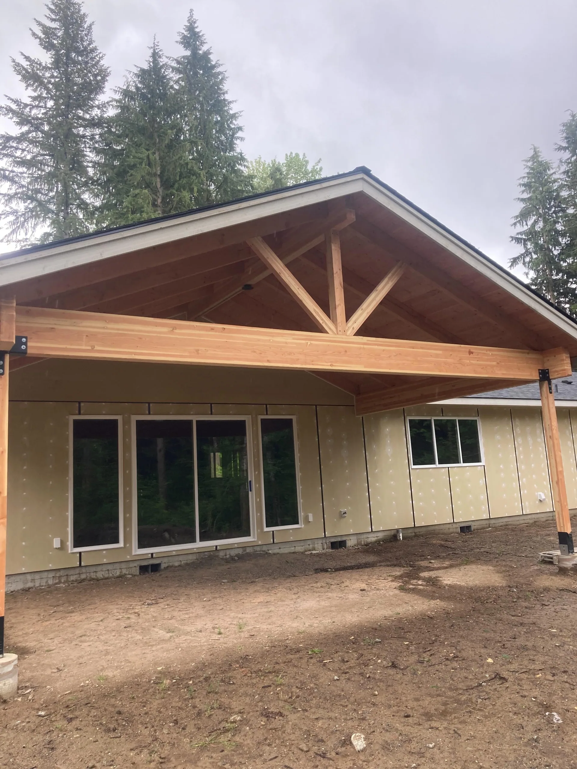 Glulam beam gable patio cover king post braces